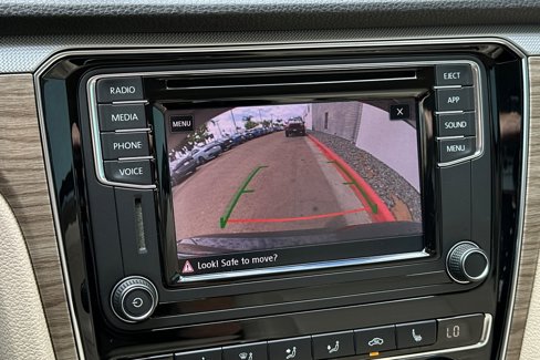 Used 2018 Volkswagen Passat 2.0T SE image 18
