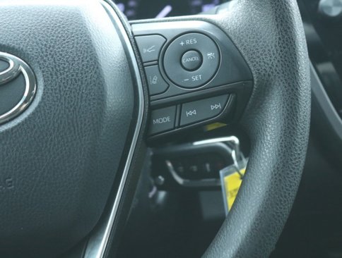 Used 2019 Toyota Camry LE image 18