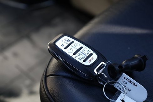 Used 2018 Chrysler Pacifica Touring-L image 29