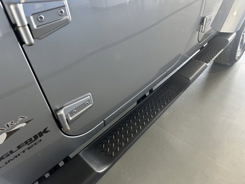 Used 2018 Jeep Wrangler Unlimited Sahara image 11