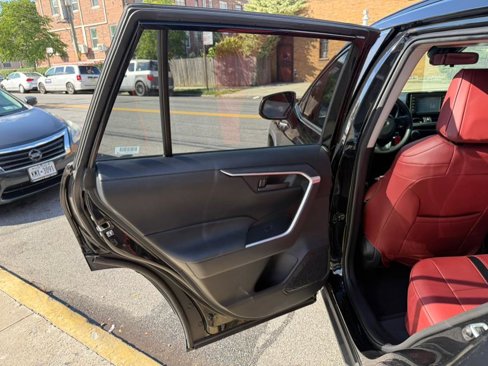 Used 2019 Toyota RAV4 LE image 21