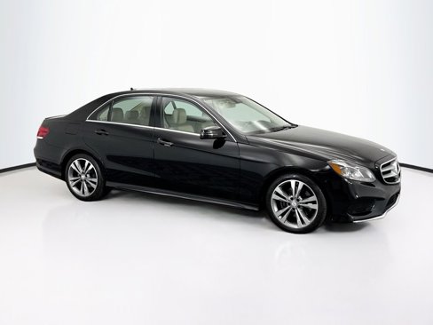 Used 2016 Mercedes-Benz E 350 4MATIC Sedan image 3