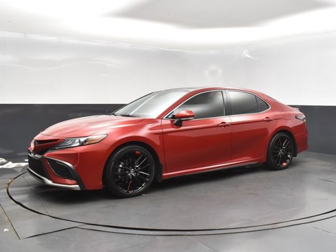 Used 2023 Toyota Camry XSE image 3