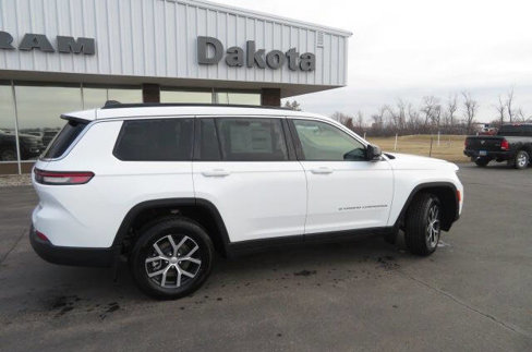 New 2025 Jeep Grand Cherokee L Limited w/ Trailer Tow Package image 2