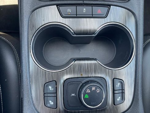 Used 2023 GMC Acadia SLT image 14