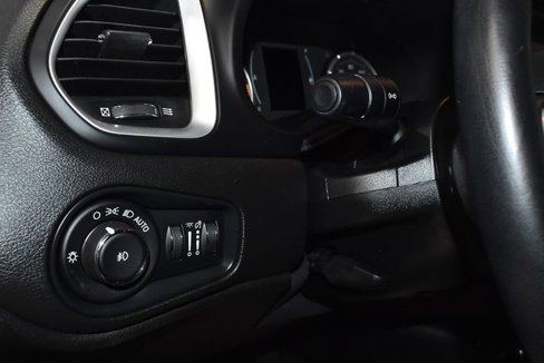 Certified 2019 Jeep Renegade Latitude w/ Cold Weather Group image 26