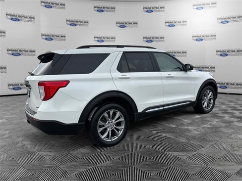 Used 2022 Ford Explorer XLT w/ Equipment Group 202A image 5