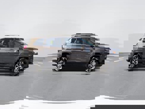 Used 2021 Jeep Cherokee Latitude Plus image 3