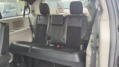 Used 2018 Dodge Grand Caravan SXT image 23