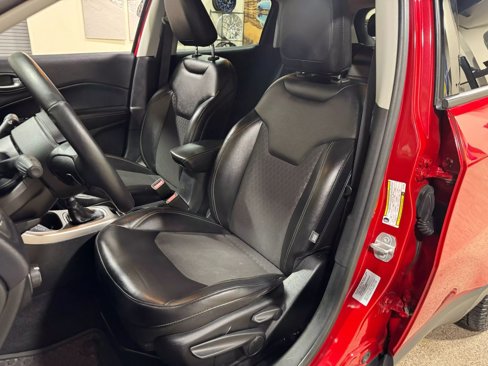 Used 2018 Jeep Compass Latitude w/ Cold Weather Group image 29