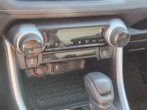 Used 2020 Toyota RAV4 XLE w/ Convenience Package image 19