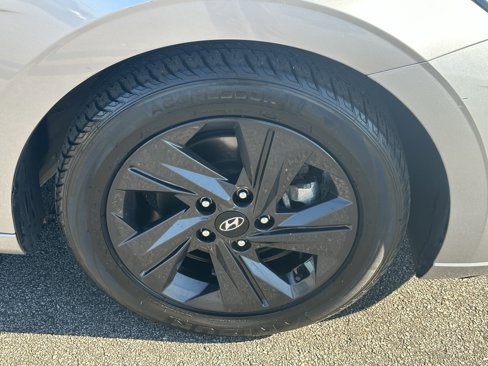 Used 2023 Hyundai Elantra SEL image 15