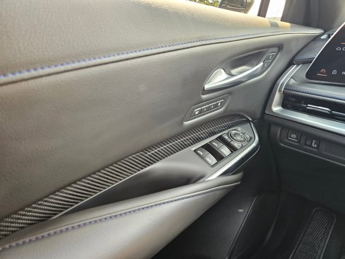 Used 2025 Cadillac XT4 Sport w/ Technology Package image 27