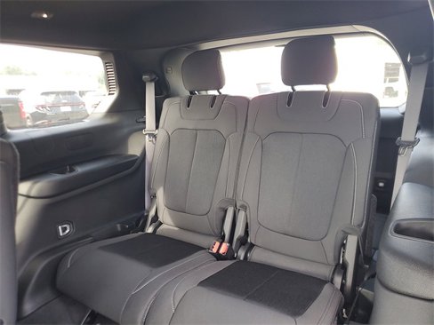 New 2025 Jeep Grand Cherokee L Laredo image 9