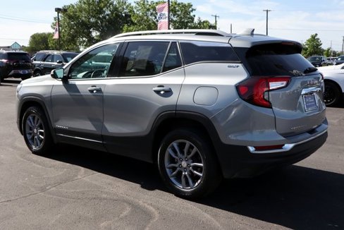 Used 2024 GMC Terrain SLT image 17