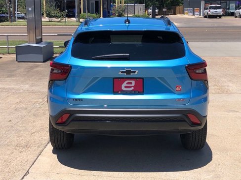 New 2025 Chevrolet Trax RS w/ Driver Confidence Package image 7