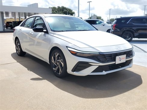 New 2025 Hyundai Elantra Sport image 2