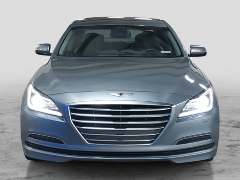Used 2016 Hyundai Genesis 3.8 image 2