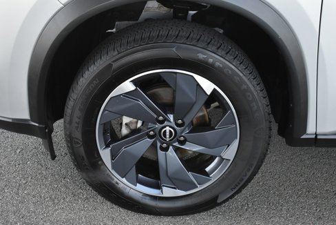 Used 2024 Nissan Rogue SV image 11