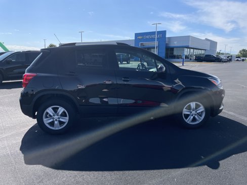 Used 2022 Chevrolet Trax LT w/ LT Convenience Package image 6