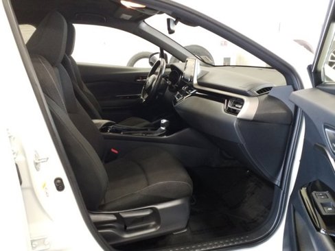 Used 2019 Toyota C-HR XLE image 18
