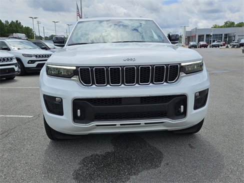 Used 2023 Jeep Grand Cherokee Overland image 2