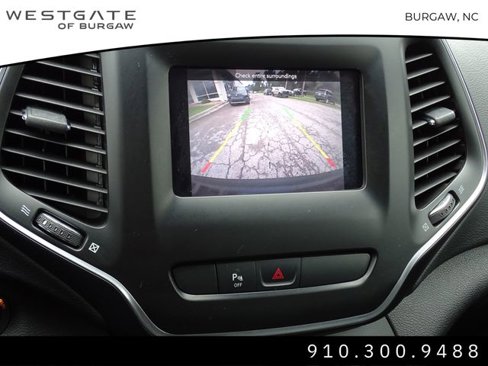 Used 2019 Jeep Cherokee Latitude Plus w/ Comfort/Convenience Group image 25