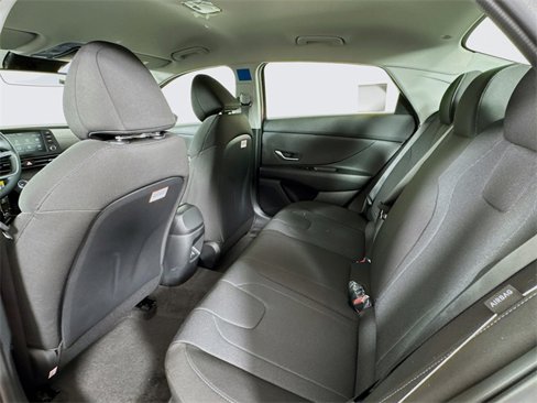 New 2025 Hyundai Elantra SE image 19