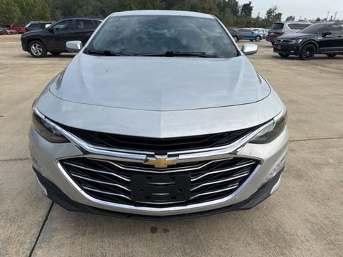 Used 2020 Chevrolet Malibu LT image 2
