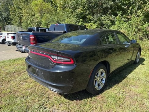 Used 2018 Dodge Charger SXT image 4