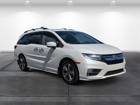 Certified 2018 Honda Odyssey Touring image 2