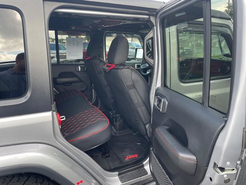 Used 2018 Jeep Wrangler Unlimited Sahara image 13