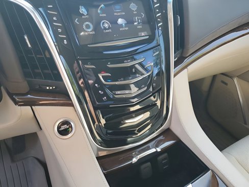 Used 2017 Cadillac Escalade Luxury image 42