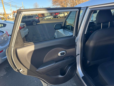 Used 2017 Kia Soul + image 13