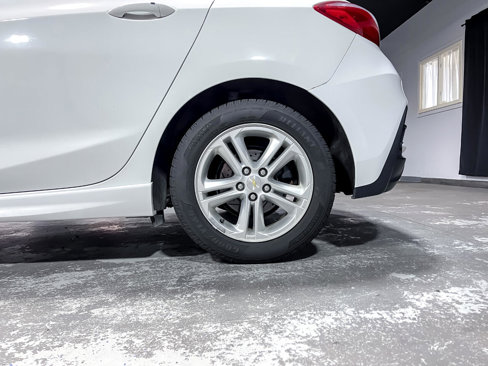 Used 2017 Chevrolet Cruze LT w/ Sun And Sound Package image 11
