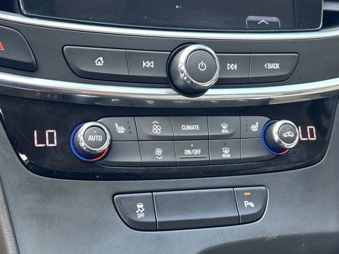Used 2017 Buick LaCrosse Essence image 22