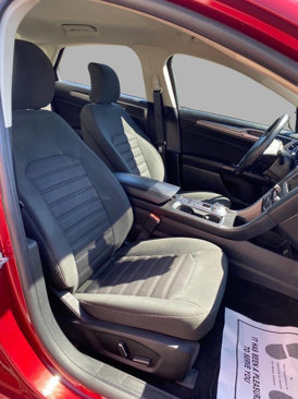 Used 2019 Ford Fusion SE image 32