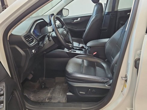 Used 2020 Ford Escape Titanium w/ Titanium Premium Package 2.0 image 3