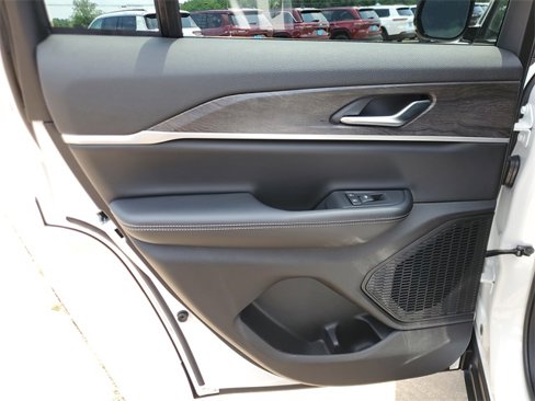 New 2025 Jeep Grand Cherokee Limited w/ Black Appearance Package image 14