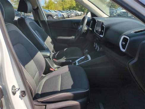 Certified 2024 Hyundai Venue Limited image 26