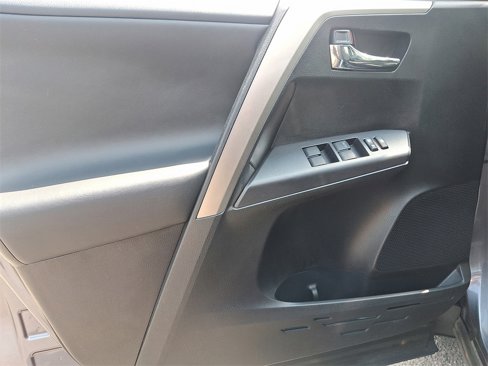 Used 2018 Toyota RAV4 XLE image 12