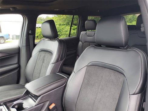New 2025 Jeep Grand Cherokee L Altitude image 16