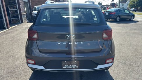 Used 2020 Hyundai Venue image 12