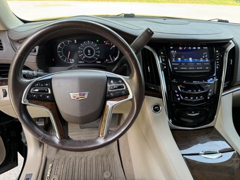Used 2016 Cadillac Escalade ESV Luxury image 30