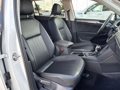 Used 2024 Volkswagen Tiguan SE image 25