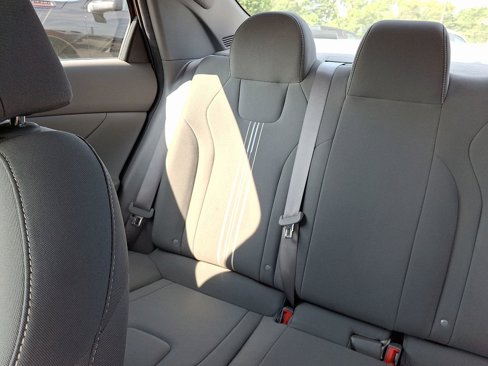 Used 2022 Hyundai Elantra SEL image 19
