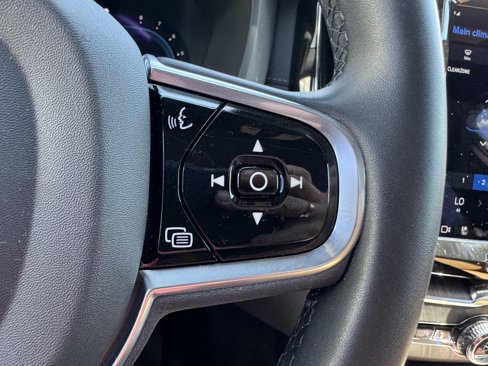Certified 2023 Volvo XC60 B5 Ultimate w/ Climate Package image 30