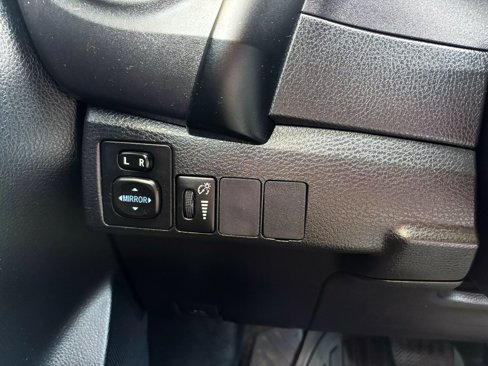 Used 2017 Toyota Corolla LE image 25