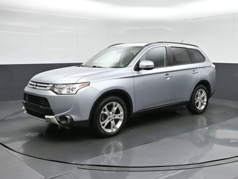 Used 2015 Mitsubishi Outlander SE image 3