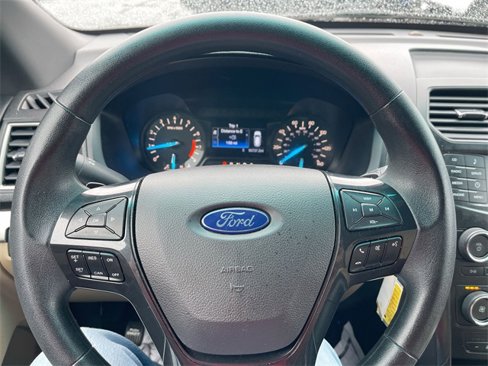 Used 2017 Ford Explorer 4WD w/ Class II Trailer Tow Package image 11